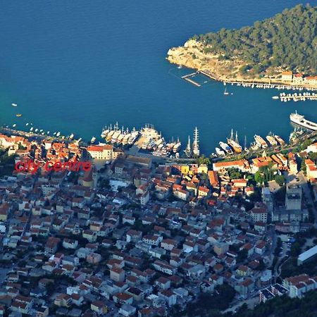 Apartment For 6 In Makarska Centar Eksteriør billede