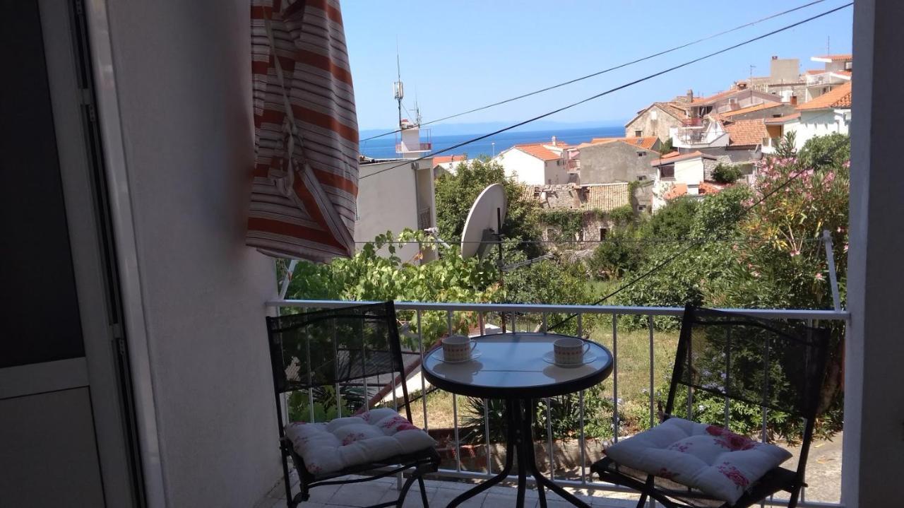 Apartment For 6 In Makarska Centar Eksteriør billede