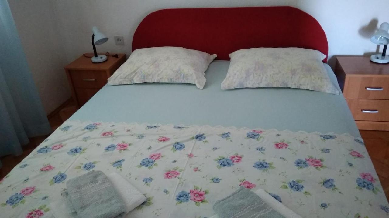 Apartment For 6 In Makarska Centar Eksteriør billede