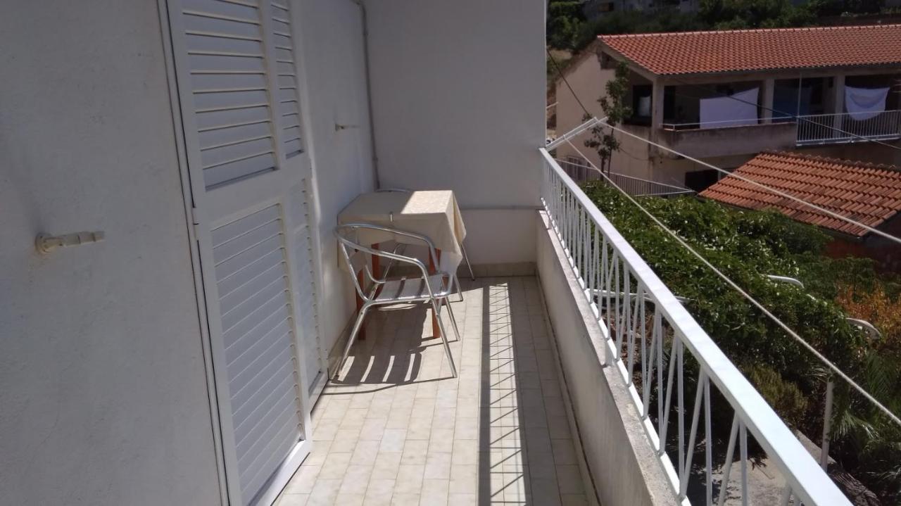Apartment For 6 In Makarska Centar Eksteriør billede