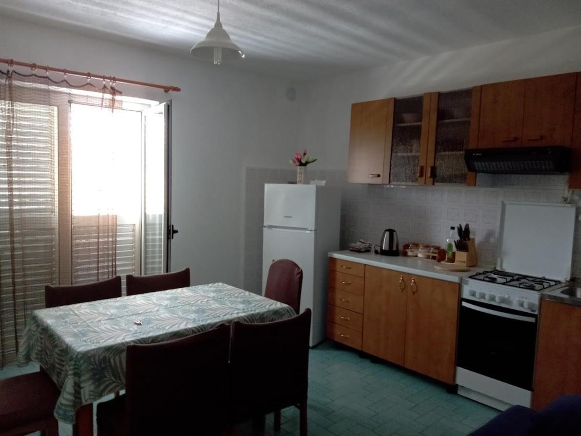 Apartment For 6 In Makarska Centar Eksteriør billede
