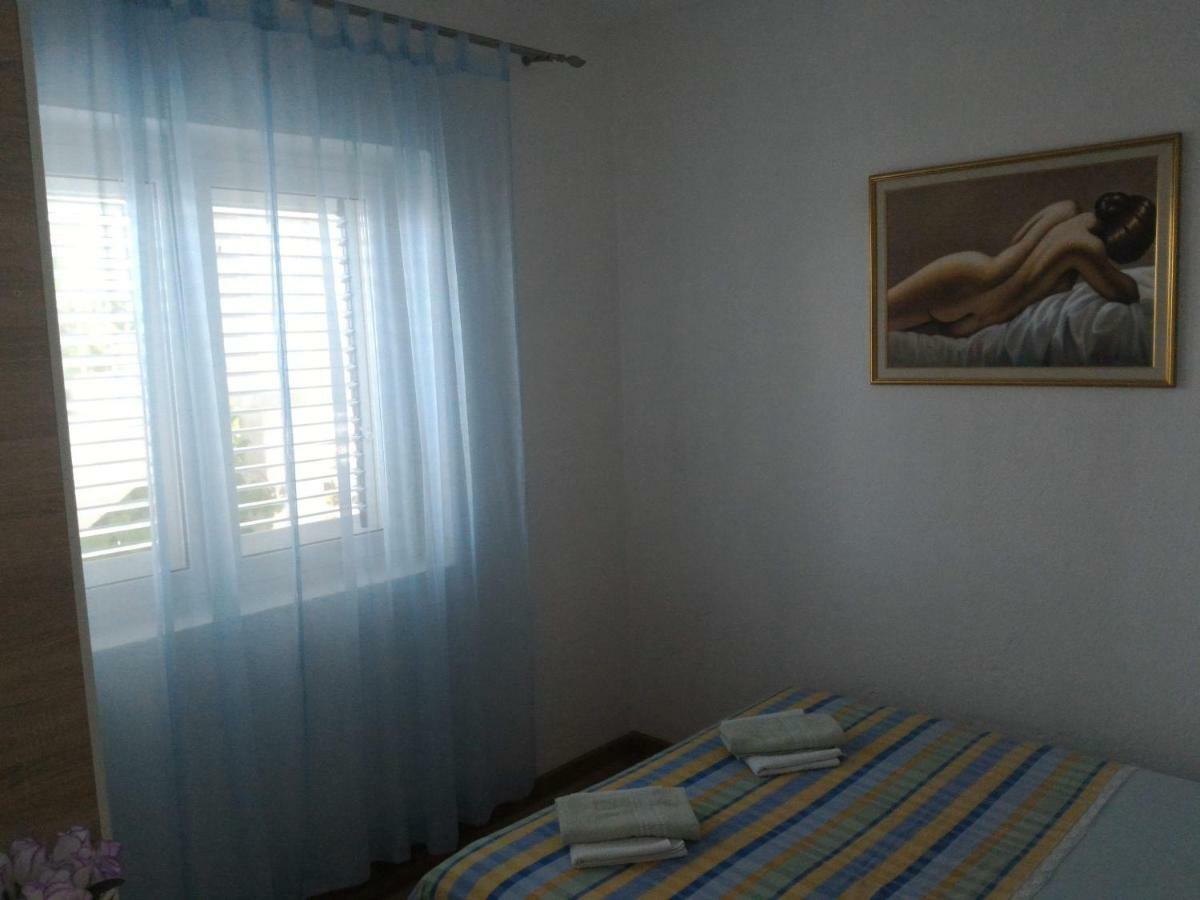 Apartment For 6 In Makarska Centar Eksteriør billede