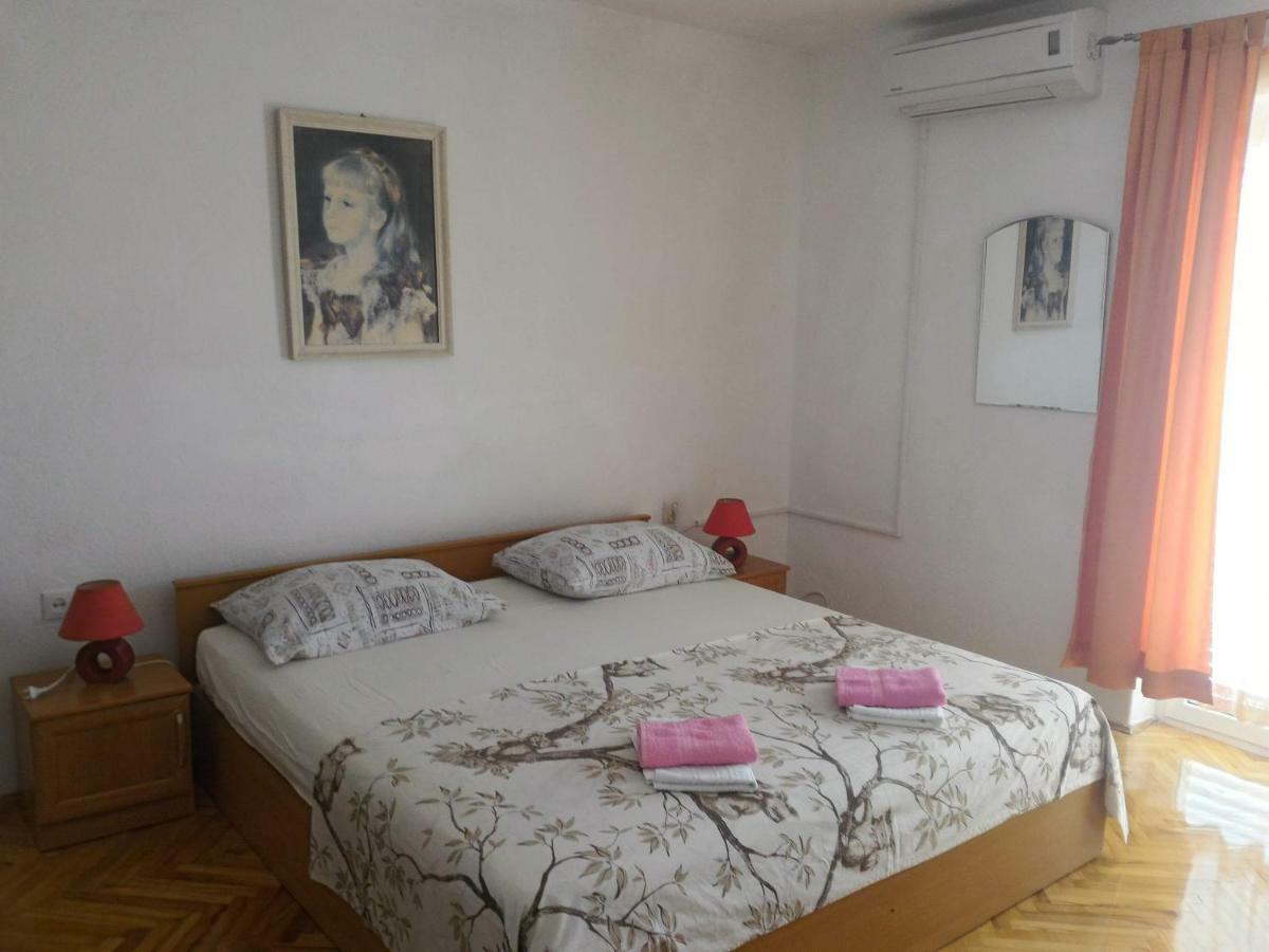 Apartment For 6 In Makarska Centar Eksteriør billede