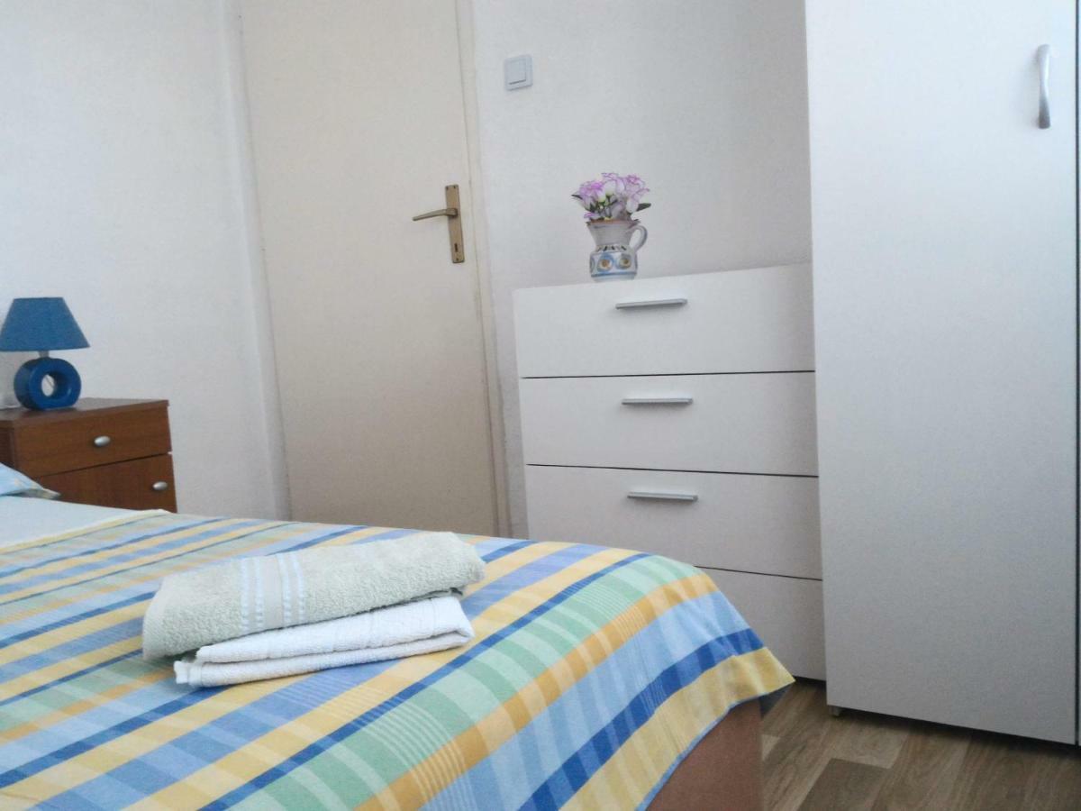 Apartment For 6 In Makarska Centar Eksteriør billede