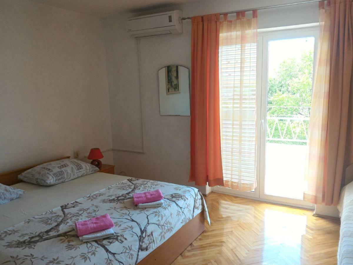 Apartment For 6 In Makarska Centar Eksteriør billede