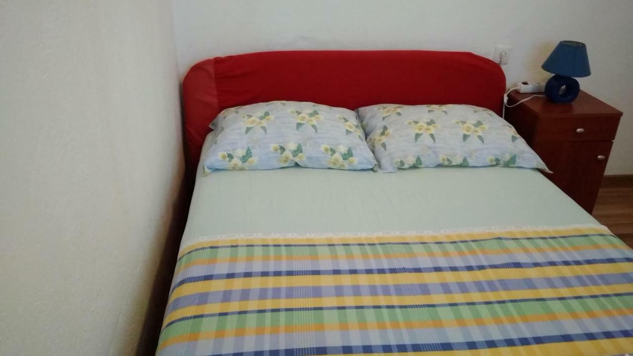 Apartment For 6 In Makarska Centar Eksteriør billede
