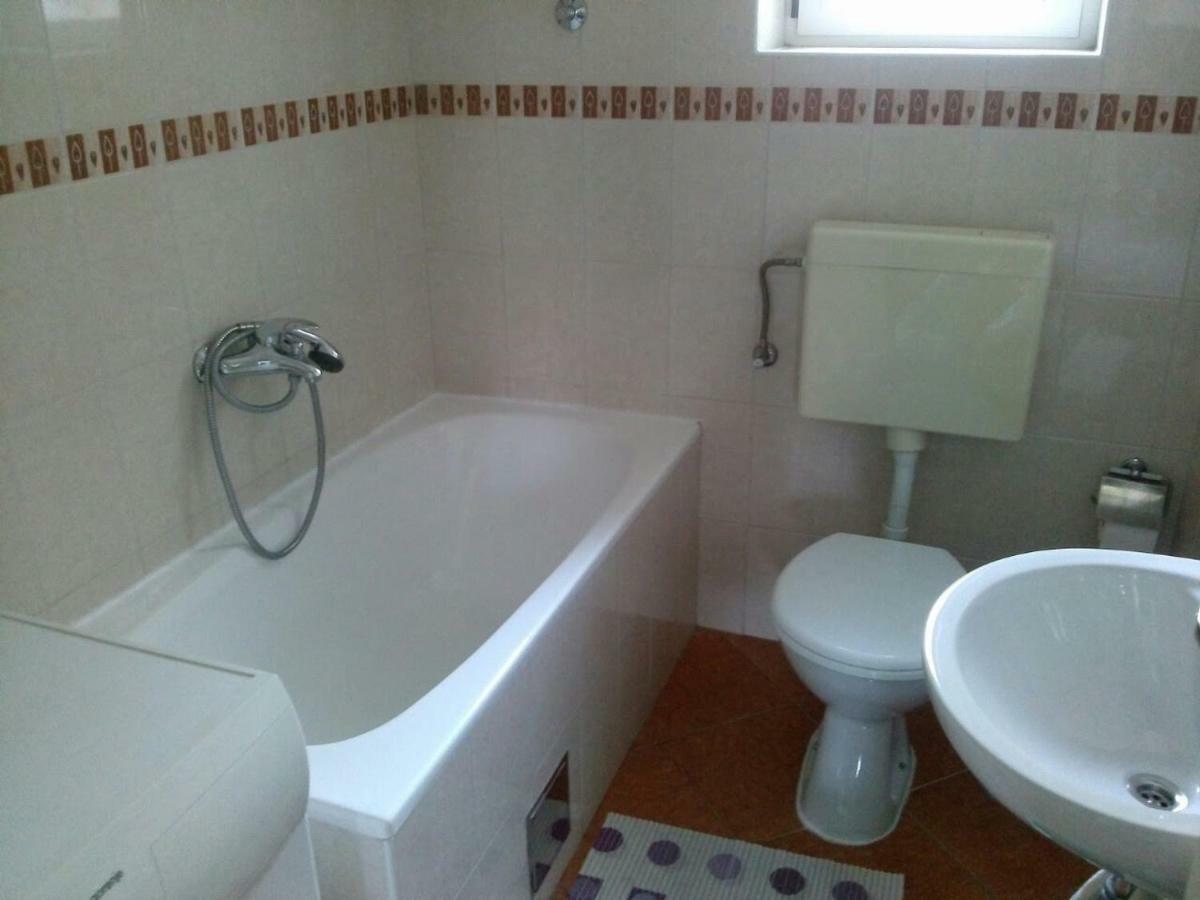 Apartment For 6 In Makarska Centar Eksteriør billede