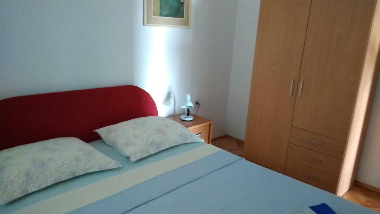 Apartment For 6 In Makarska Centar Eksteriør billede