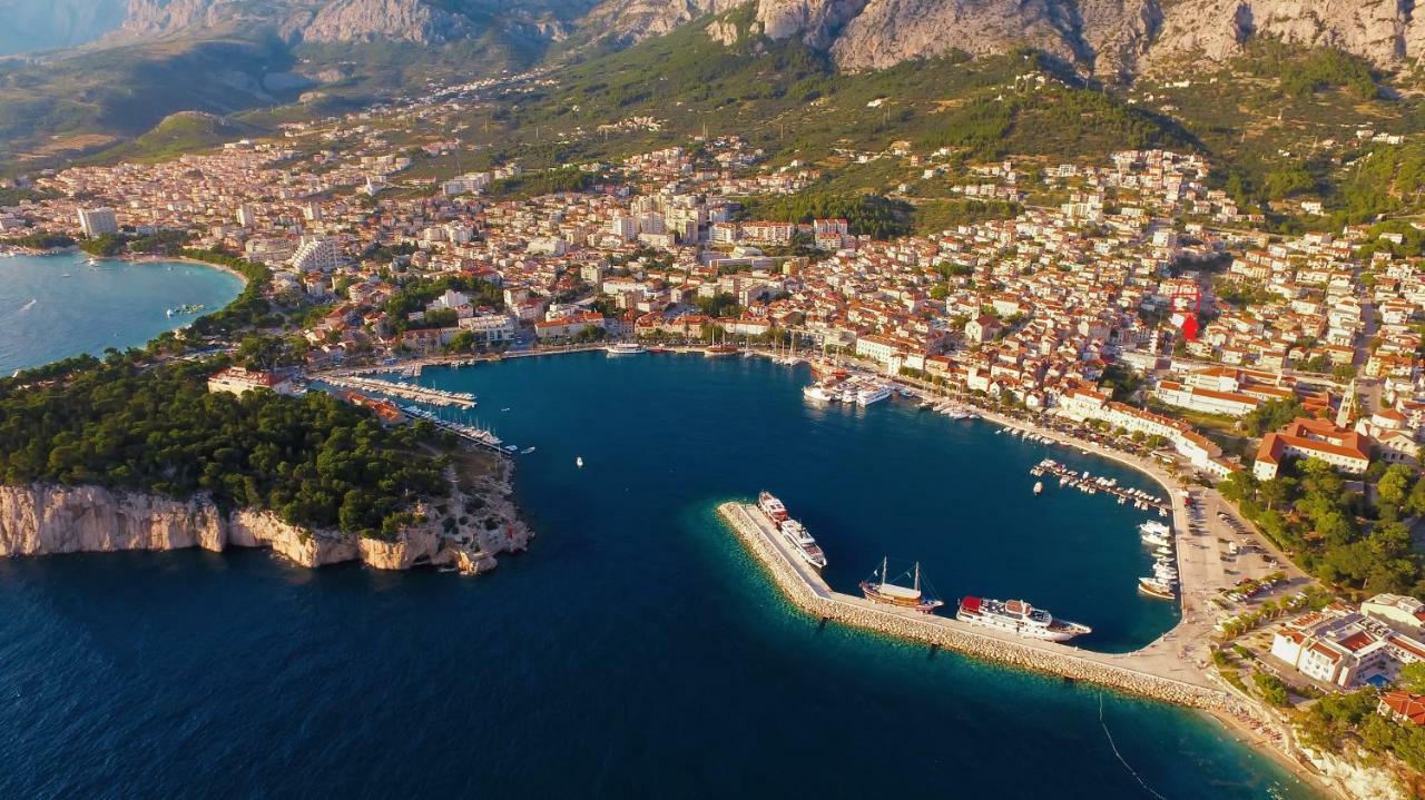 Apartment For 6 In Makarska Centar Eksteriør billede